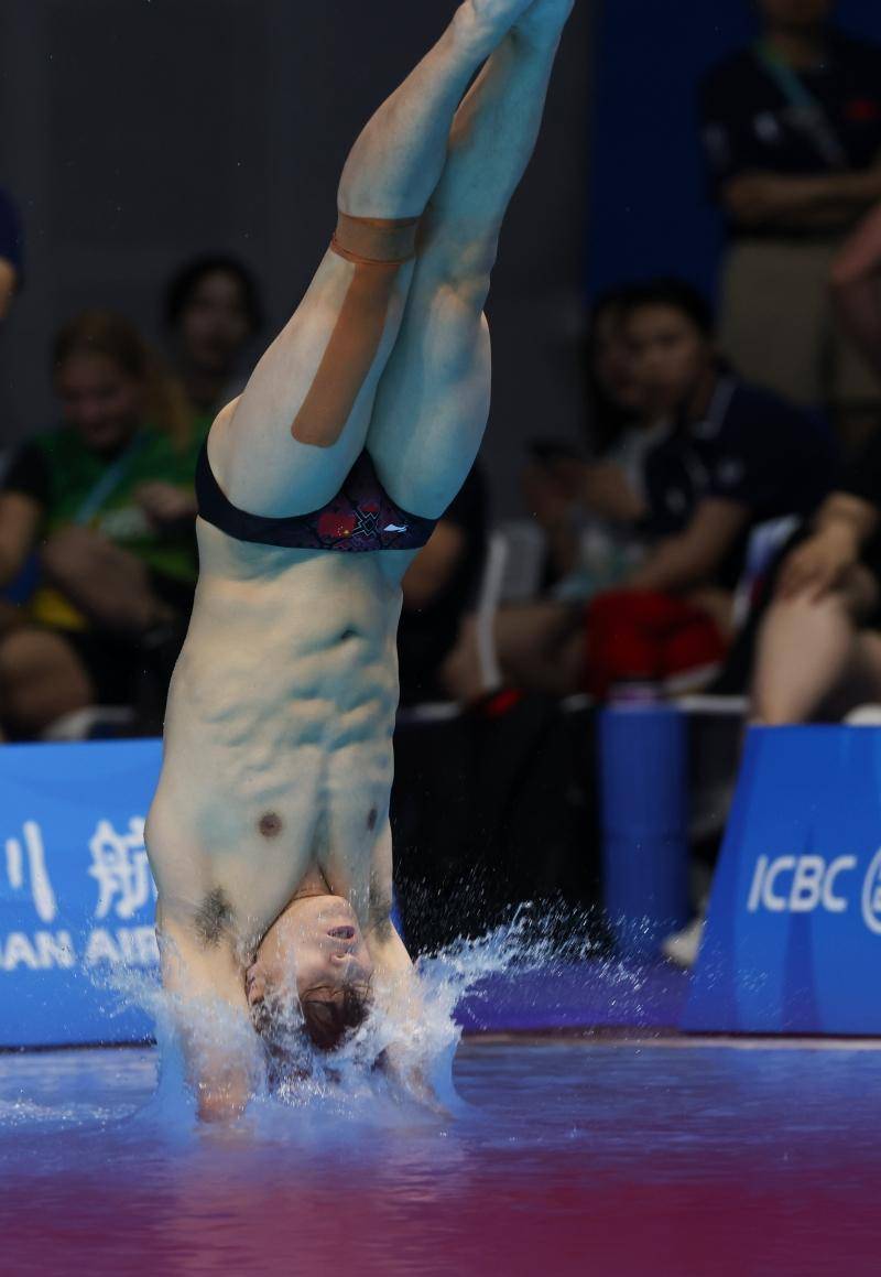 内马尔迎来七赛季出色发挥，美国队观众热烈欢呼！比赛高潮迭起的简单介绍九游游戏下载中心